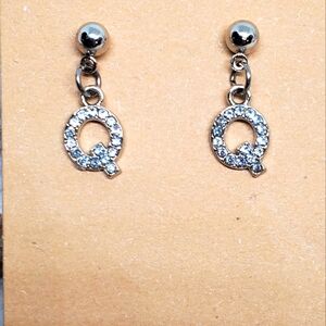 ‼️B2G1 Q Initial Earrings, New